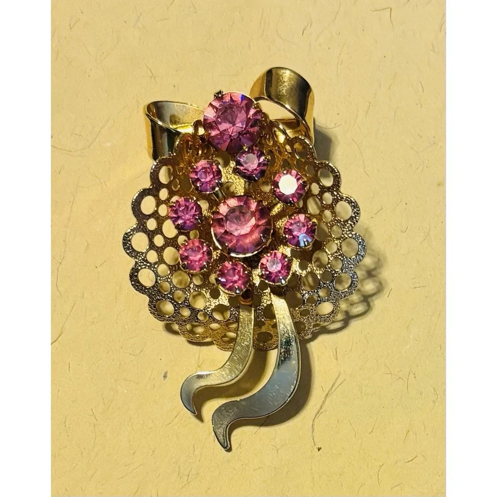 vintage gold-tone flower brooch